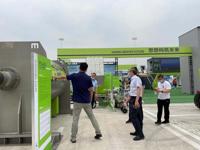 绿色发展的重点布局方向,发力打造绿色工厂,并将工业产品绿色设计理念